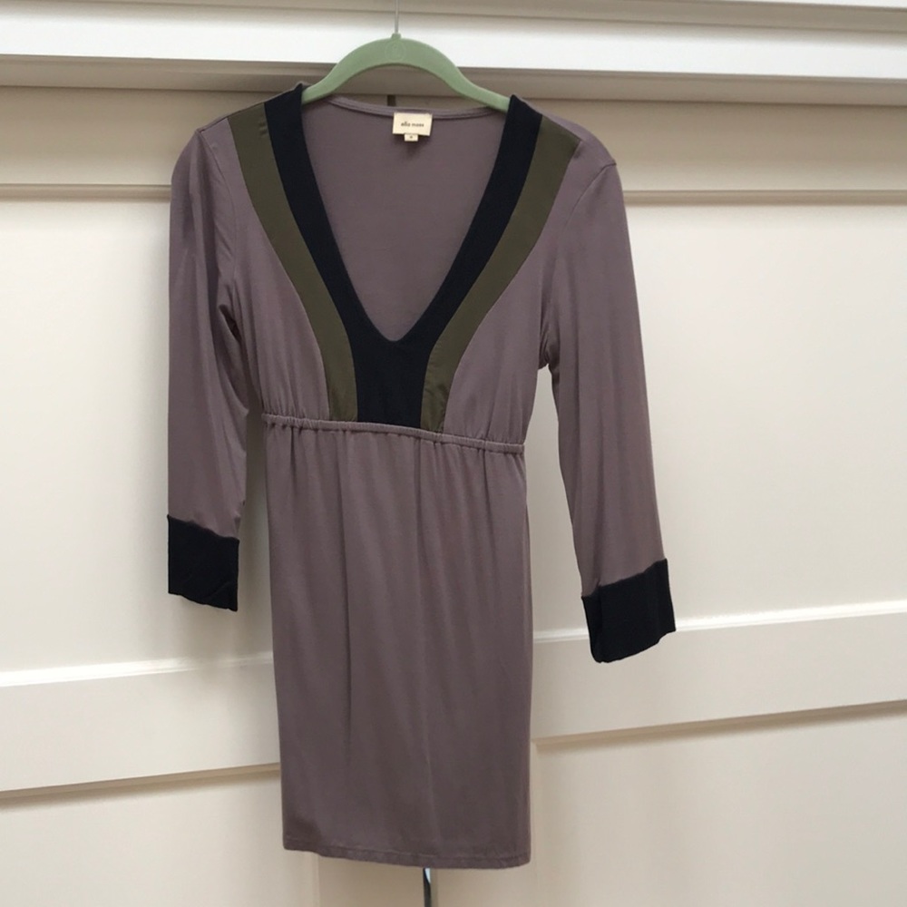 Ella Moss V-neck top with tie in back. Size small.
